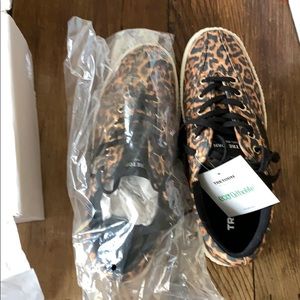 NWT Tretorn size 8. Tan multi black canvas sneaker